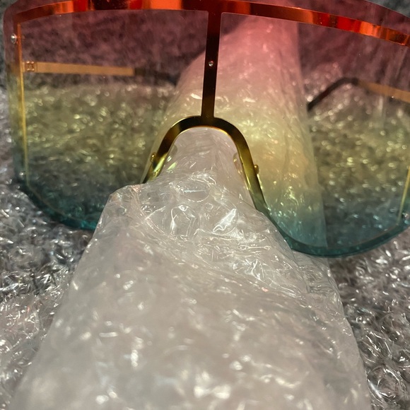 💗🌈 RAINBOW SUNGLASSES 🌈💗 - Picture 2 of 3